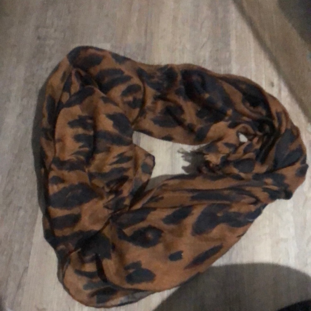 Leopard print scarf 🧣
